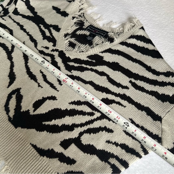 Polly & Esther Size L Women’s Animal Print Destructed Sweater - Picture 6 of 12